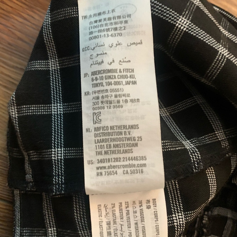 Hollister Black/White Plaid Checked Cropped Tank Adj Straps Smocked Back Size XS - Picture 5 of 9